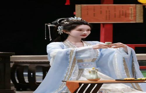 小S二女儿公园享受冰激凌时光